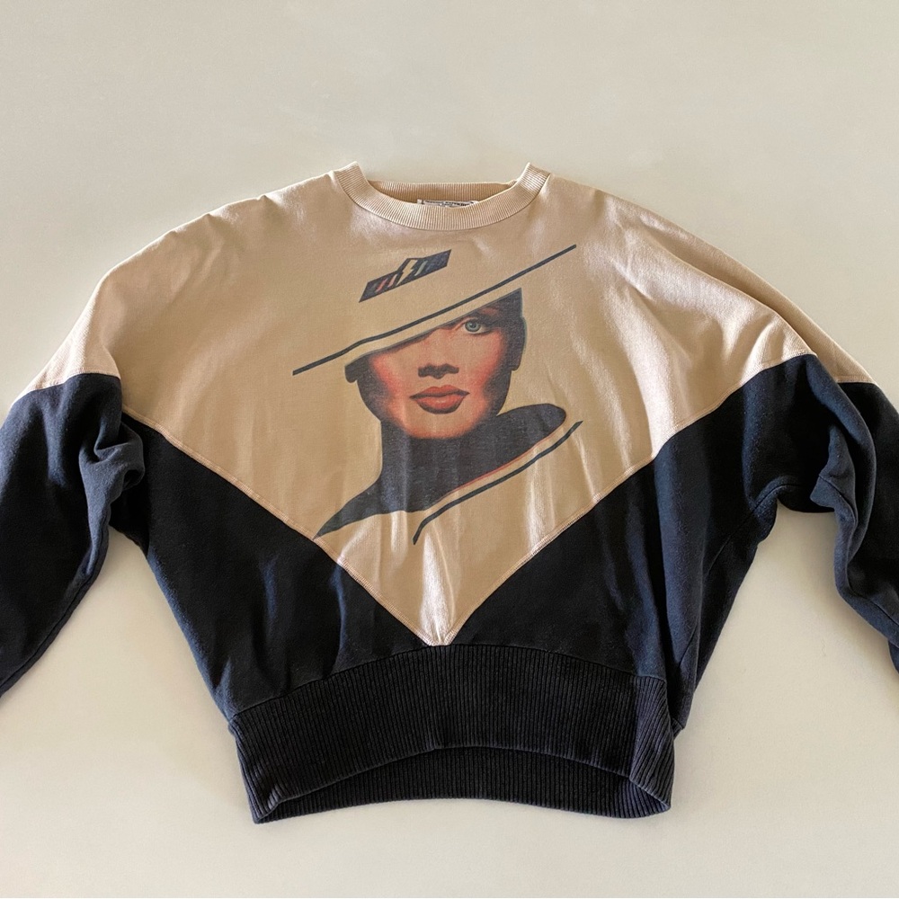 Vintage Graphic Sweatshirt - Black and Tan